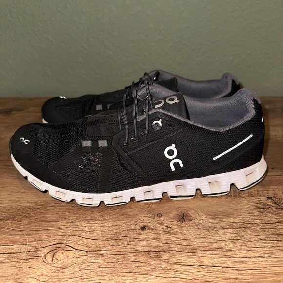 On Cloud Women’s Size 9.5 Black White Athletic Running Shoes Swiss Engineering - Picture 5 of 10